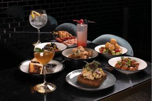 COCTAILS Y TAPAS
